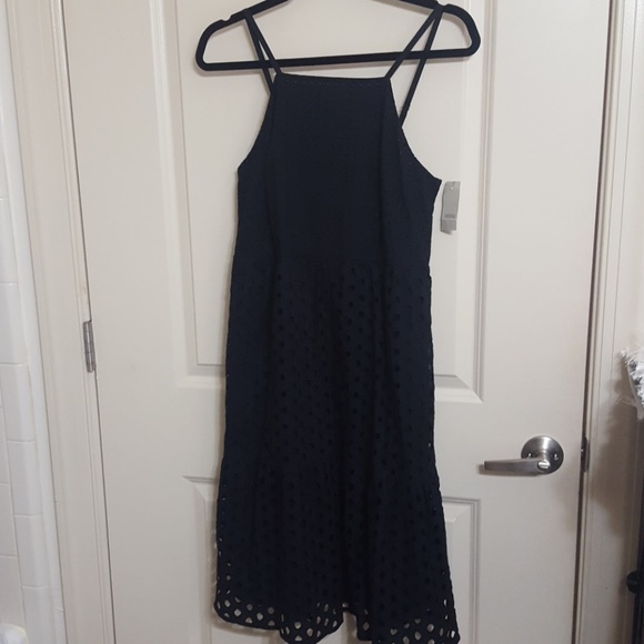 NWT Ann Taylor Loft BLack Eyelet Dress. Size 6P - Picture 3 of 8